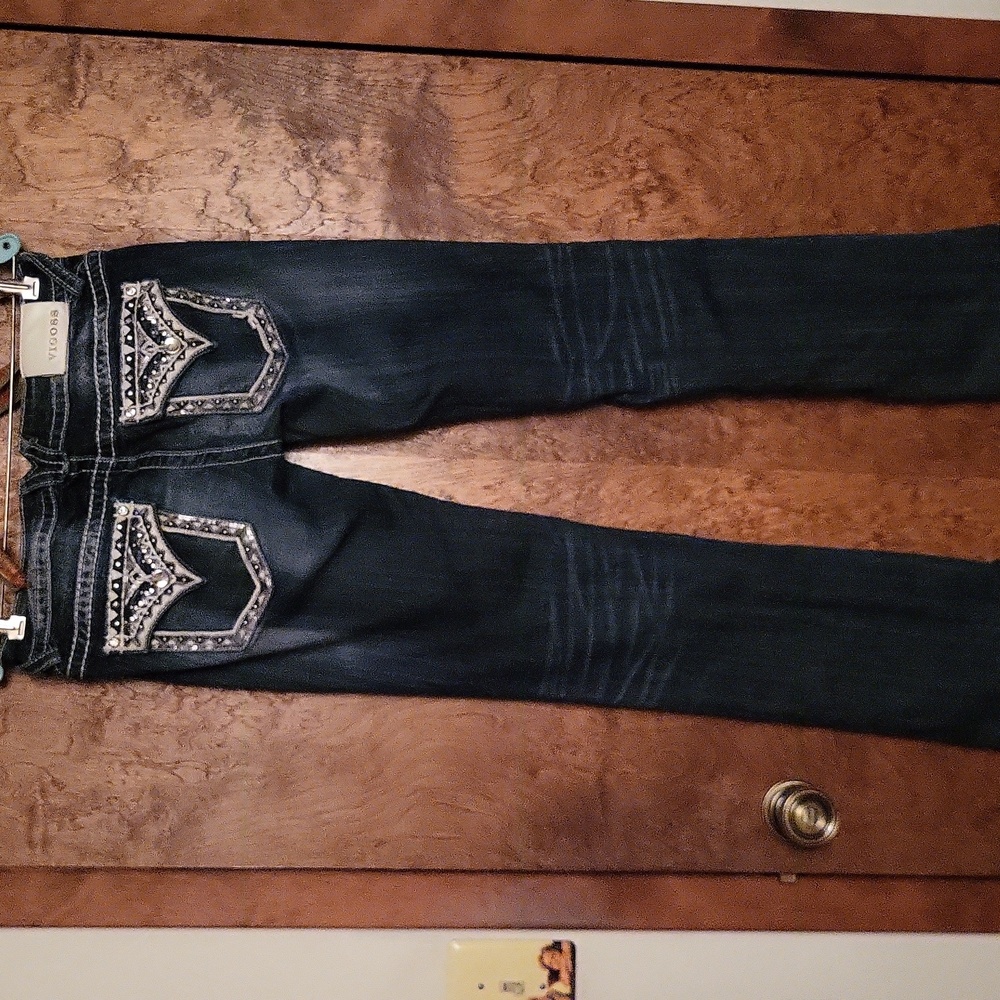 Vigoss Blue Jeans with Embellished Pockets Size 7/9 - Picture 2 of 15